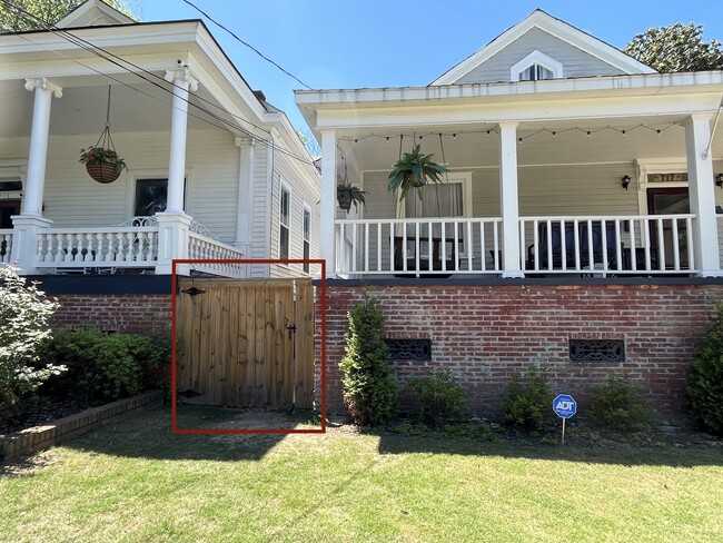 717 1st Ave, Unit Upstairs Unit Furnished in Columbus, GA - Foto de edificio - Building Photo