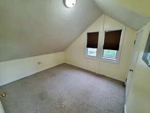 713 Somerset Ave, Unit 3 in Taunton, MA - Foto de edificio - Building Photo