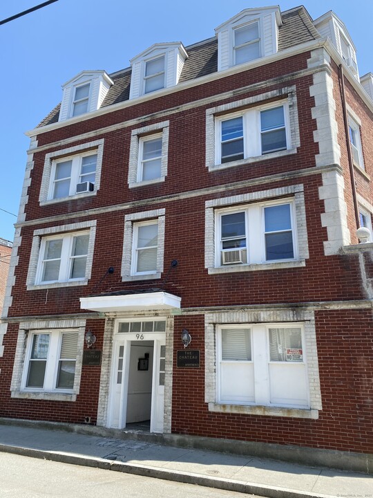 96 Green St in New London, CT - Building Photo
