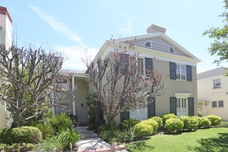 232 S Spalding Dr in Beverly Hills, CA - Foto de edificio - Building Photo