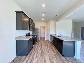 1946 Canterbury Dr in Seagoville, TX - Building Photo - Building Photo