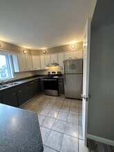 192 State St, Unit 2 in Bristol, RI - Foto de edificio - Building Photo