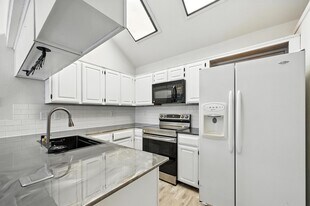 4901 Tree Top Ln in Garland, TX - Building Photo