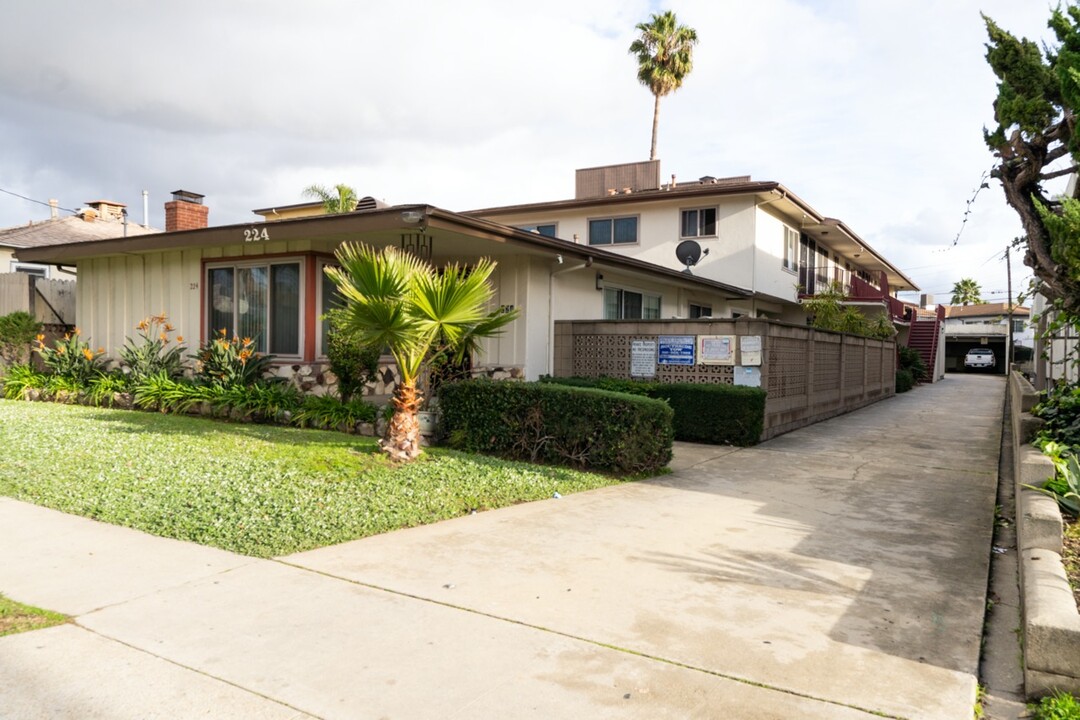 234 E Tamarack Ave in Inglewood, CA - Building Photo