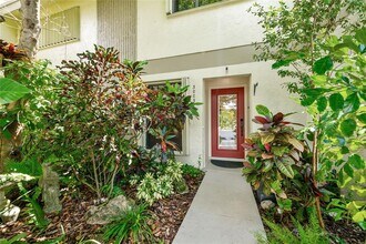 3020 S Oakland Forest Dr in Oakland Park, FL - Building Photo - Building Photo