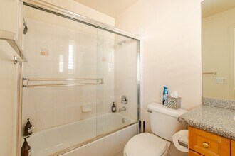 199 N Lincoln Ave in Monterey Park, CA - Foto de edificio - Building Photo