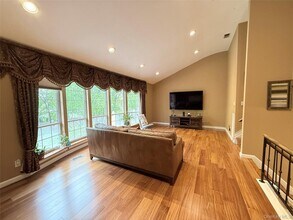 21 Manors Dr in Jericho, NY - Building Photo - Building Photo