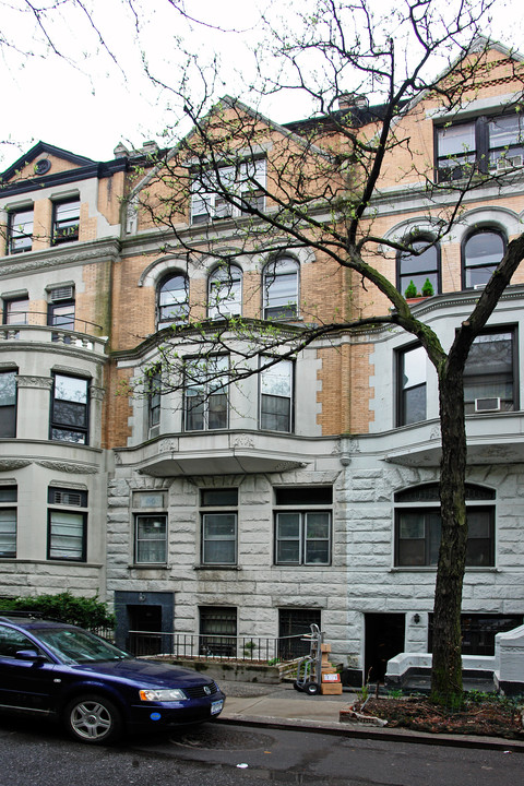 48 W 87th St in New York, NY - Building Photo