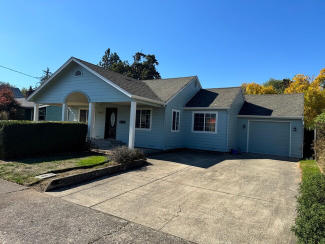 2960 Ferry St in Eugene, OR - Building Photo - Building Photo