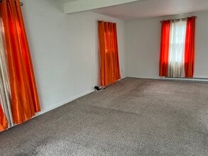 1193 Easton Rd, Unit 1 in Roslyn, PA - Foto de edificio - Building Photo