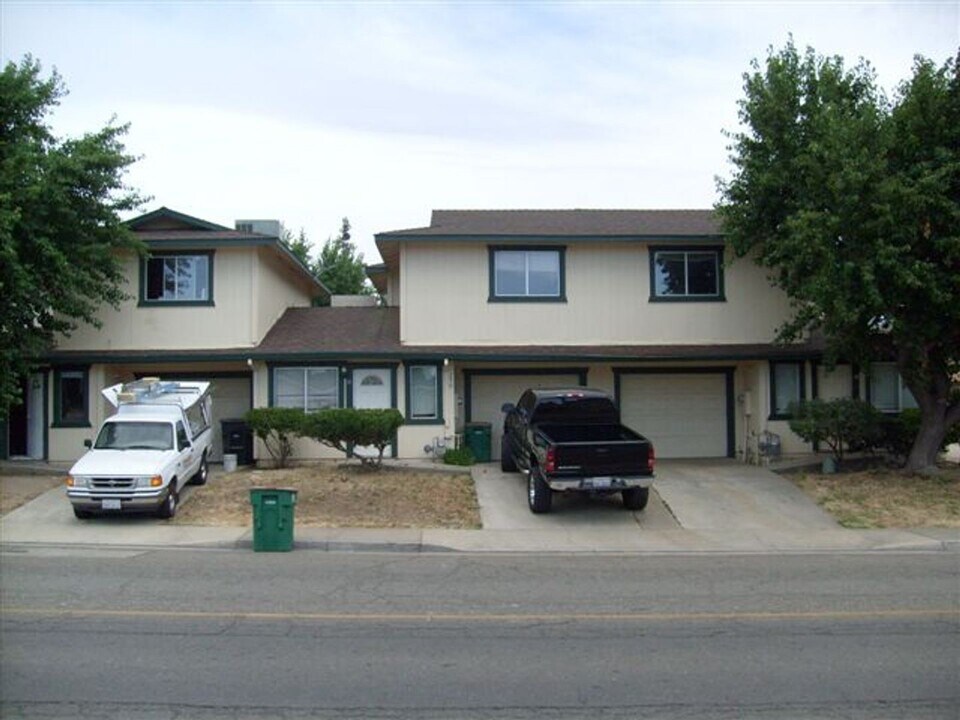 290 Tim Bell Rd in Waterford, CA - Building Photo