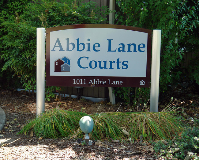 Abbie Lane Courts in Eugene, OR - Building Photo - Building Photo