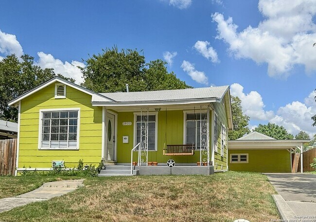 1935 W Woodlawn Ave in San Antonio, TX - Building Photo - Building Photo