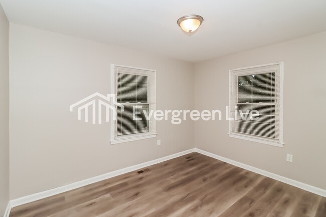 property at 1404 Hateras Ave