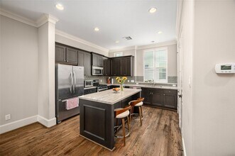 2423 Beall St in Houston, TX - Building Photo - Building Photo