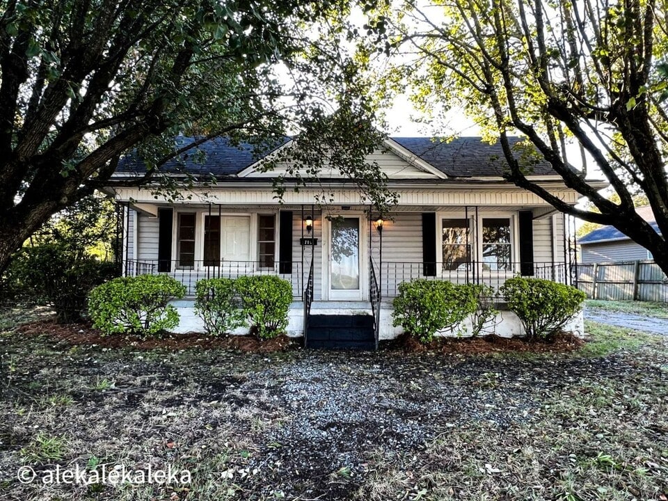 715 Fisher Ferry St in Thomasville, NC - Building Photo