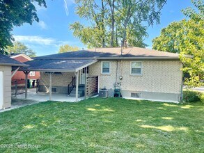 8113 Clematis Ln in Louisville, KY - Building Photo - Building Photo