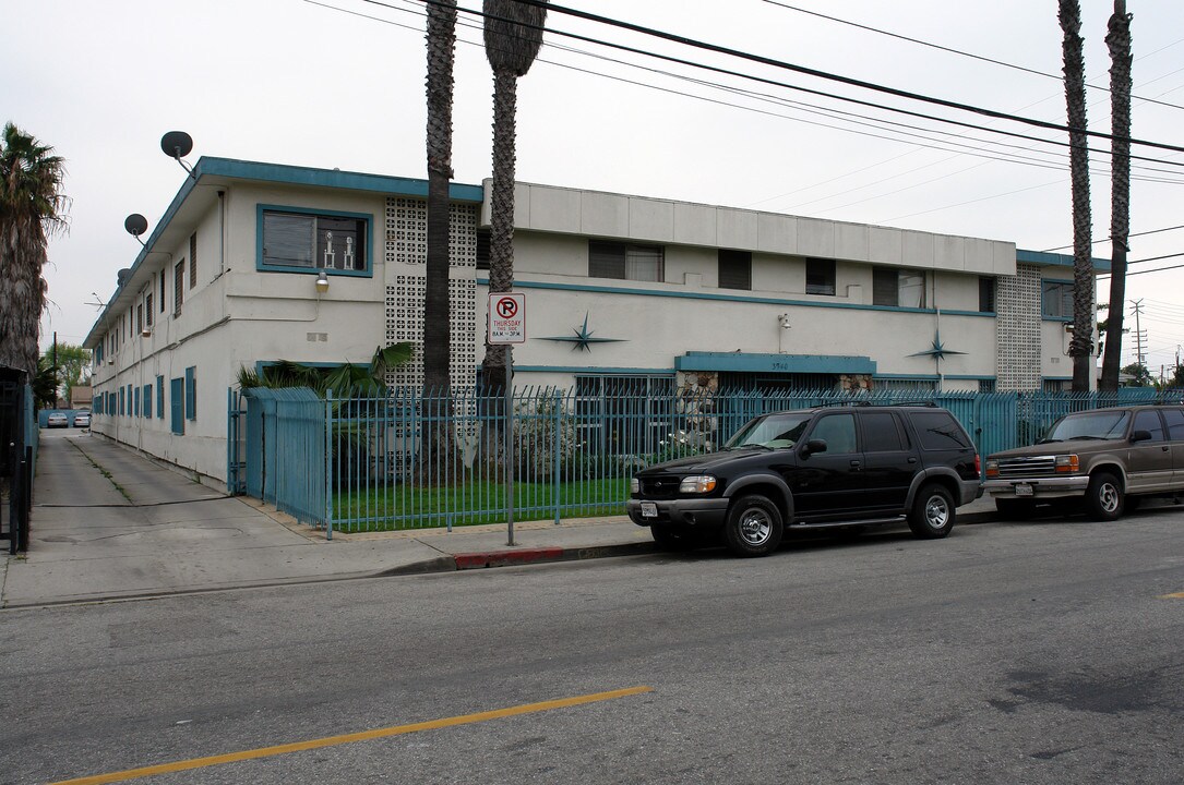 3940 W 102nd St in Inglewood, CA - Foto de edificio