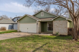 1611 Somerset Dr in Round Rock, TX - Building Photo - Building Photo