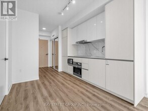 8 Interchange Wy in Vaughan, ON - Building Photo - Building Photo