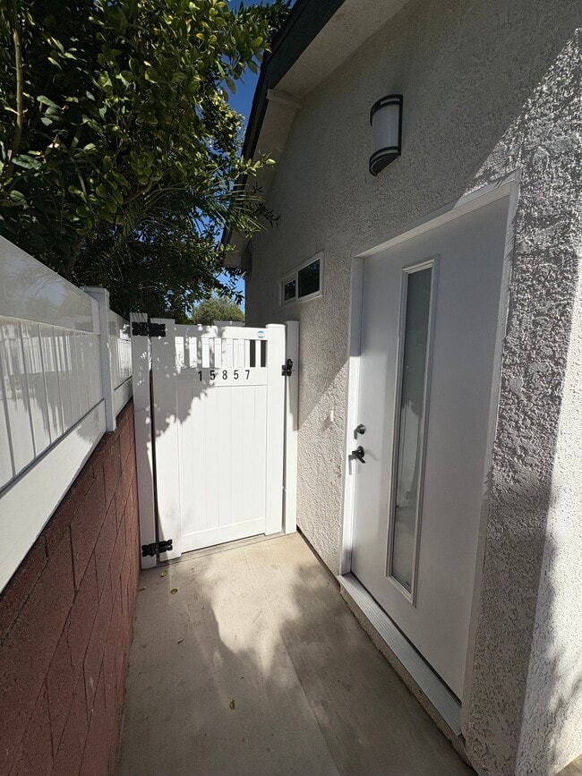 15857 Stare St in North Hills, CA - Building Photo - Building Photo