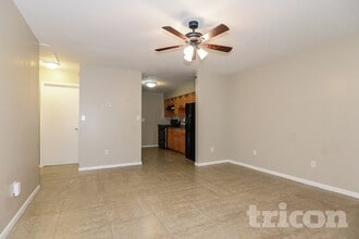 5843 59th Way N in St. Petersburg, FL - Foto de edificio - Building Photo