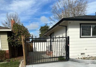 1959 Dowling Ct in Santa Rosa, CA - Building Photo - Building Photo