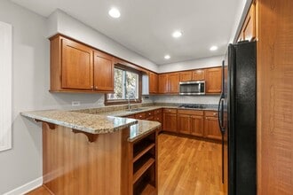 10S160 Alma Ln in Naperville, IL - Building Photo - Building Photo