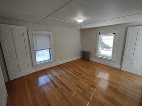 16 Kilby St in Woburn, MA - Foto de edificio - Building Photo