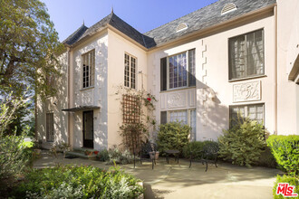 152 S Roxbury Dr in Beverly Hills, CA - Building Photo - Building Photo