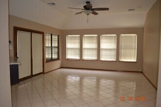 7604 NW Lancet Ln in Lawton, OK - Foto de edificio - Building Photo