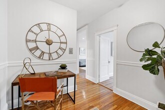 1564 Commonwealth Ave, Unit 1 in Boston, MA - Foto de edificio - Building Photo