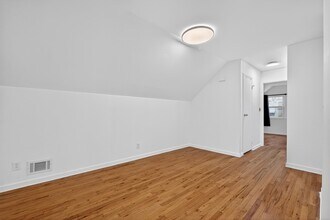 16 Crossgate Rd in Jersey City, NJ - Building Photo - Building Photo