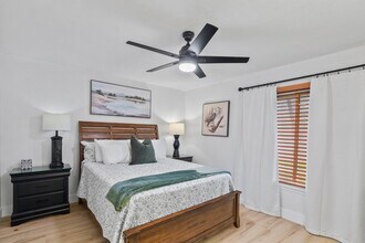 3715 42nd Way S, Unit 61F in St. Petersburg, FL - Building Photo - Building Photo