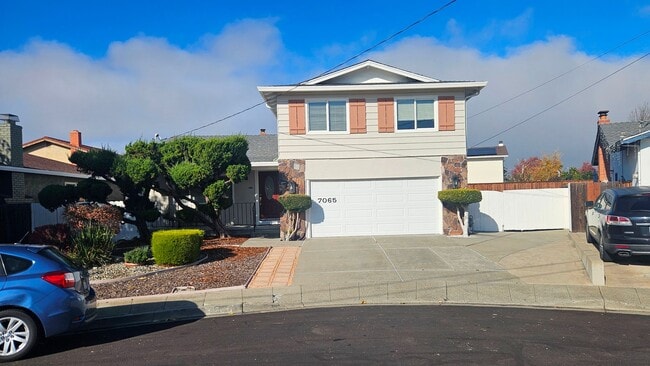 property at 7065 York Ct