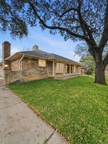 2409 Castle St in Irving, TX - Building Photo