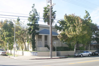 6451 Kester Ave in Van Nuys, CA - Building Photo - Building Photo