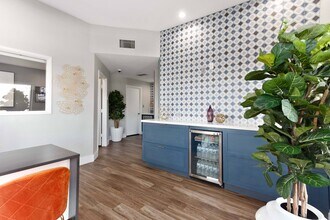 Paseo 51 in Glendale, AZ - Foto de edificio - Building Photo