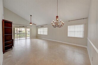 8760 Azalea Ct in Tamarac, FL - Building Photo - Building Photo