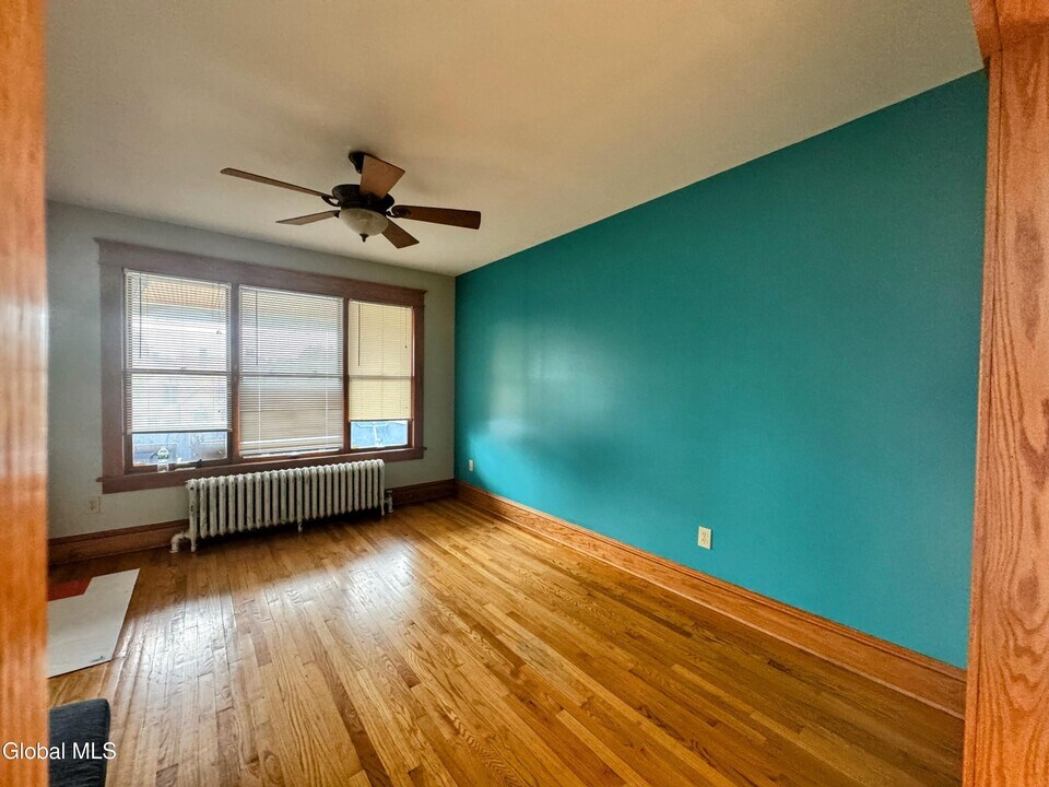 347 New Scotland Ave in Albany, NY - Building Photo