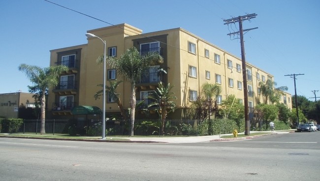 Villa Bella Apartments in Van Nuys, CA - Building Photo - Building Photo