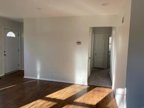 812 N Rock Hill Rd in Rock Hill, MO - Building Photo - Building Photo