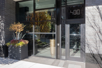 400 W Huron St in Chicago, IL - Foto de edificio - Building Photo
