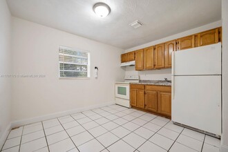 2439 Fletcher St in Hollywood, FL - Building Photo - Building Photo