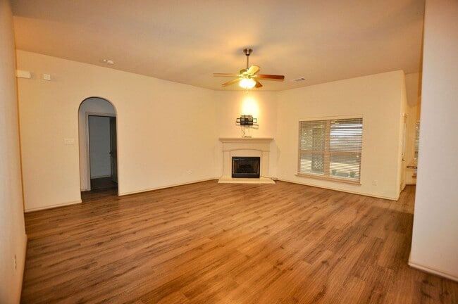2212 Caroline Dr in Weatherford, TX - Building Photo - Building Photo
