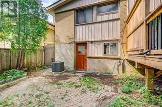 901 Brimorton Dr in Toronto, ON - Building Photo - Building Photo