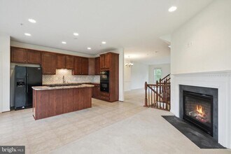 1637 Poplar Run Dr in Silver Spring, MD - Building Photo - Building Photo