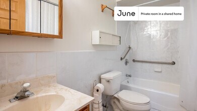 Room in Shared 4 bed/2.5 bath home, Unit A in Chicago, IL - Foto de edificio - Building Photo
