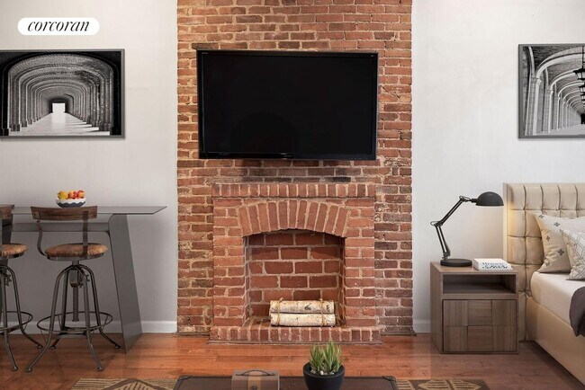 453 W 43rd St in New York, NY - Building Photo - Building Photo