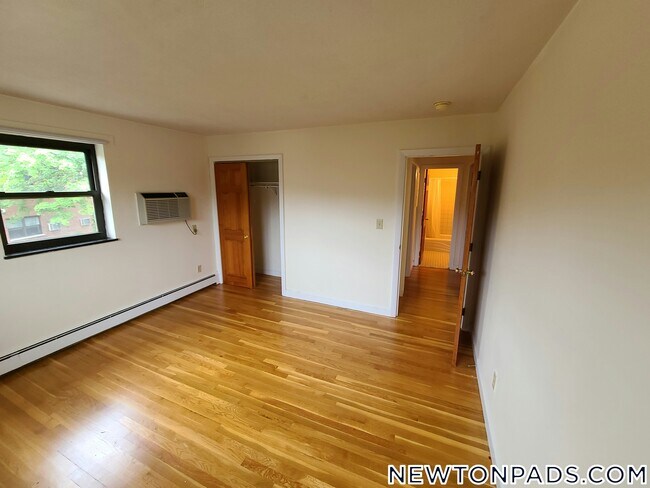 266 Grove St in Newton, MA - Building Photo - Building Photo